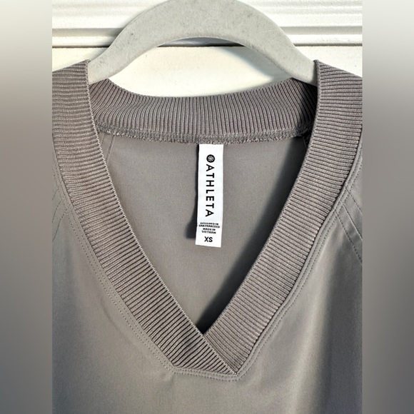 Athleta Zephyr V-Neck Tee in Osprey Grey - Picture 7 of 12